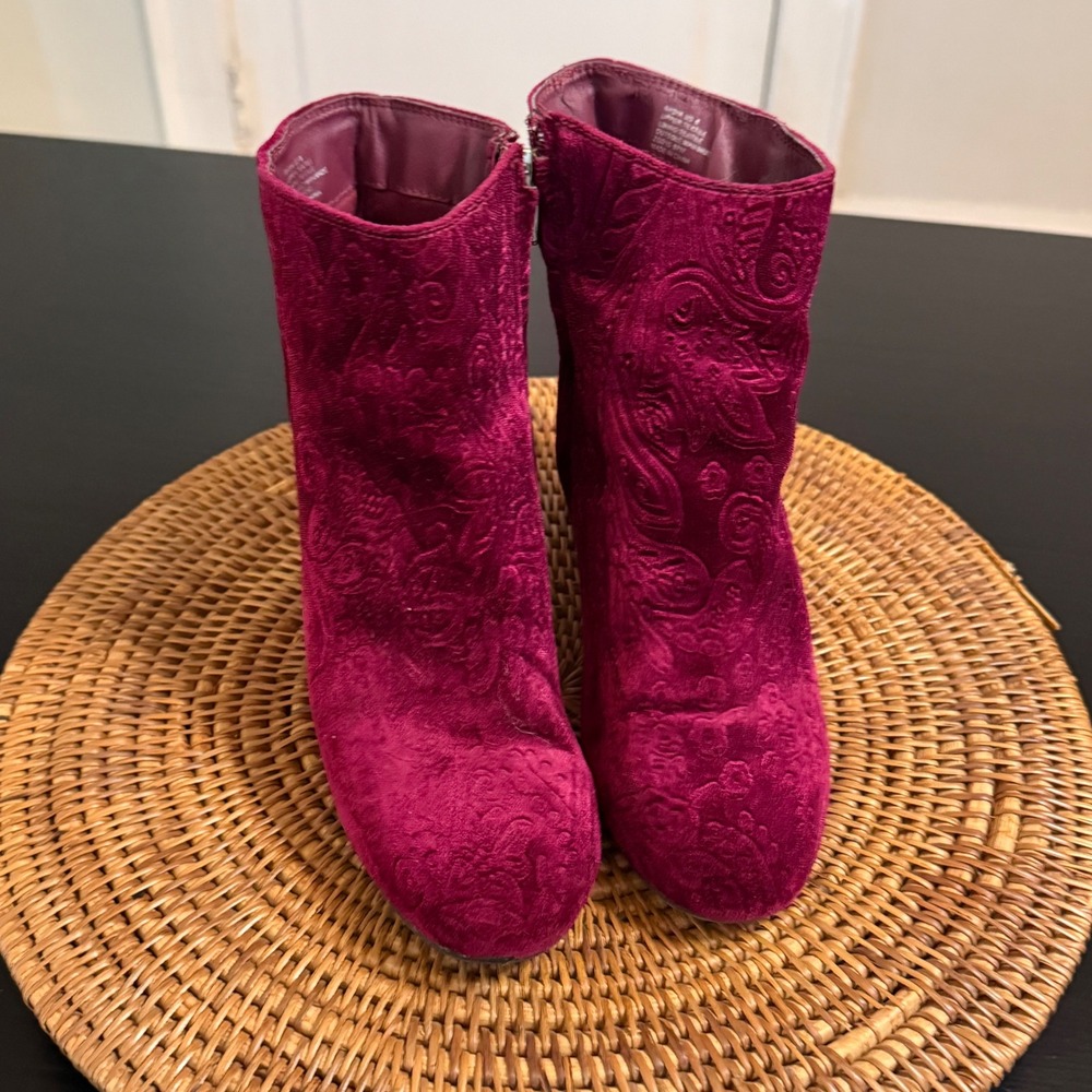 Zigi soho womens‎ Burgundy Velvet Paisley Embossed Block Heel Ankle Boots Size 8 - Picture 4 of 10
